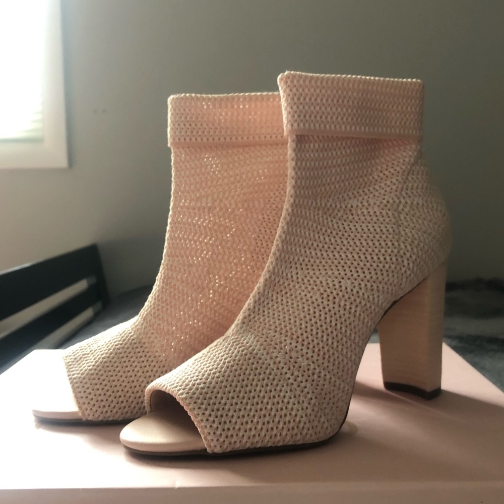 Pink heels size 6